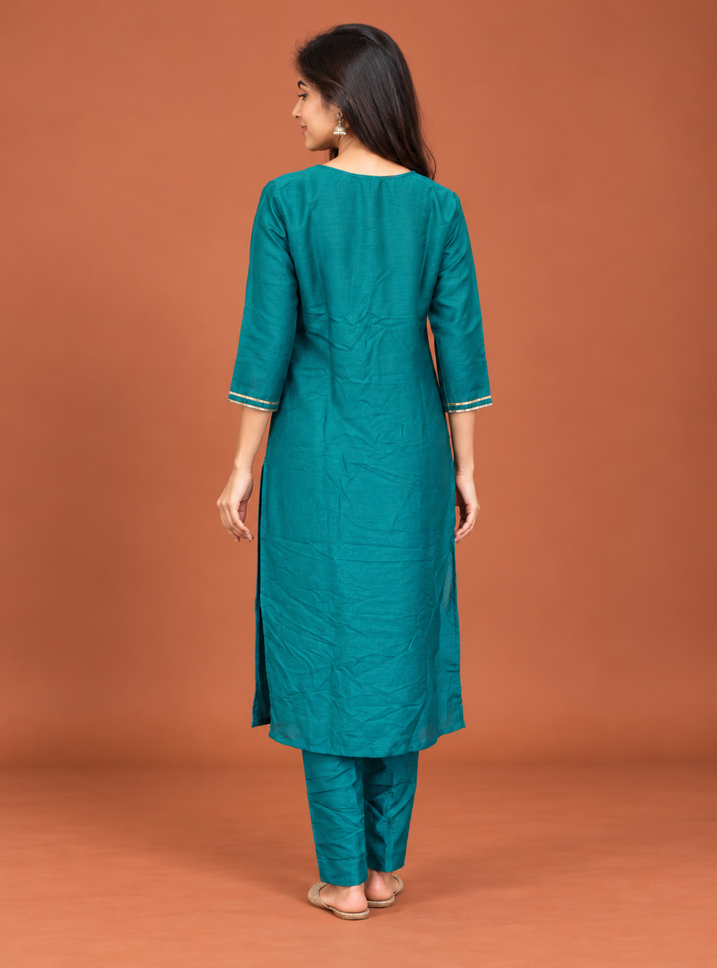 Verdant Gleam Green Silk Blend Straight Suit Set with Golden Lace Dupatta